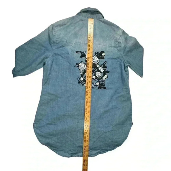 Polly & Esther Floral-Embroidered Button Up Shirt Chambray Women's Top S NWT - Picture 11 of 13
